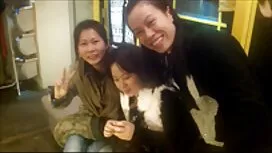 Une teen brune se fa ...