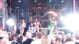 Rousse aux gros sein ...