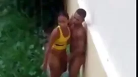 Une femme surprend s ...